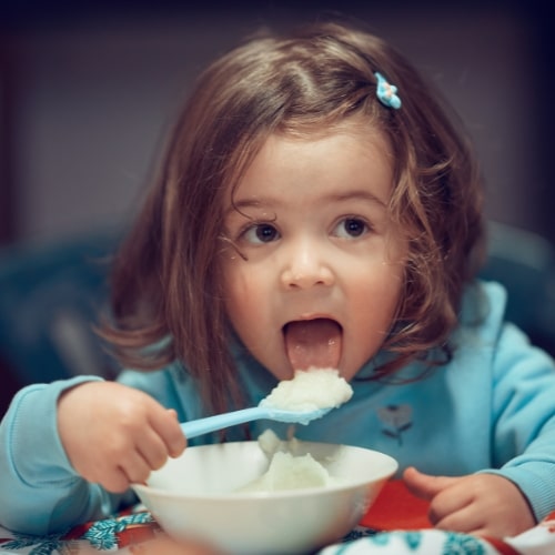 child-eating-oatmeal